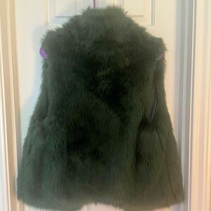 Gibson Latimer Dark Green Faux Fur Vest
Only worn once